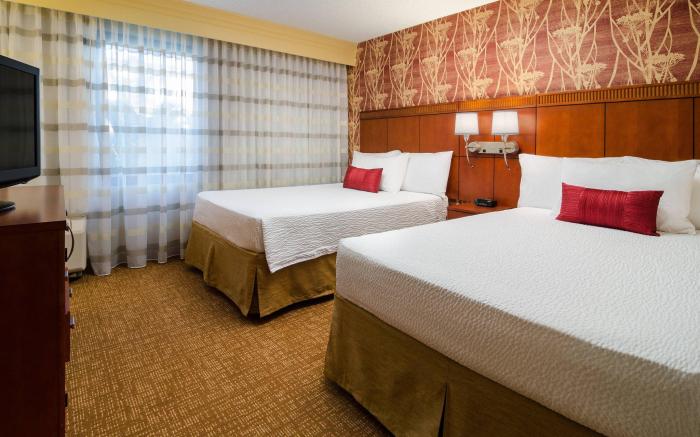 Courtyard by Marriott Fresno
