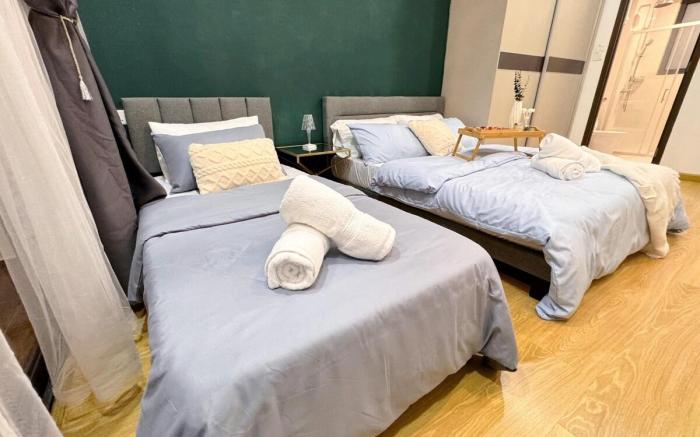 Comfy Stay FOC Netflix & 2 CarParks 3BR @ 6-11pax