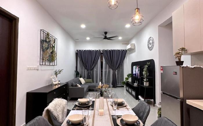 Comfy Stay FOC Netflix & 2 CarParks 3BR @ 6-11pax