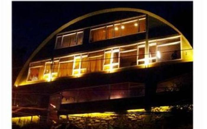 Moving Hostel Travel Bar