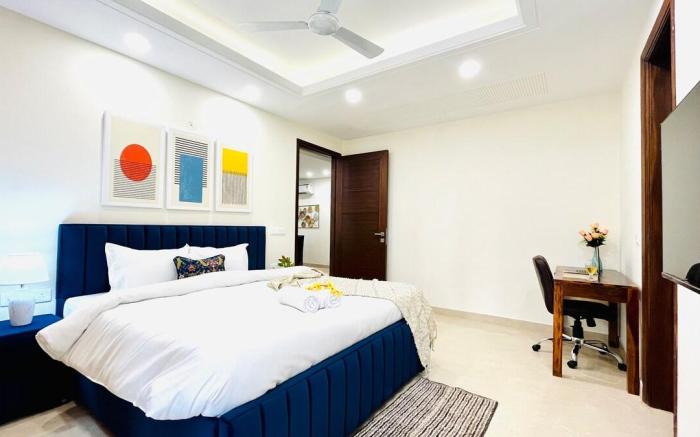 BluO 4BHK Saket Max - Lift, Balcony, Parking.