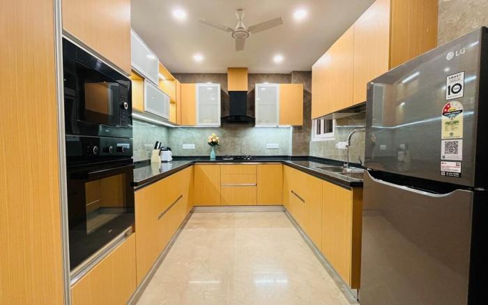 BluO 4BHK Saket Max - Lift, Balcony, Parking.