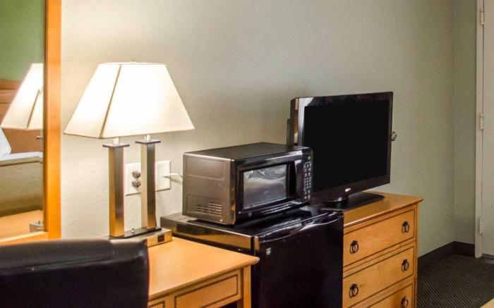 Baymont by Wyndham Pensacola NAS Corry Area