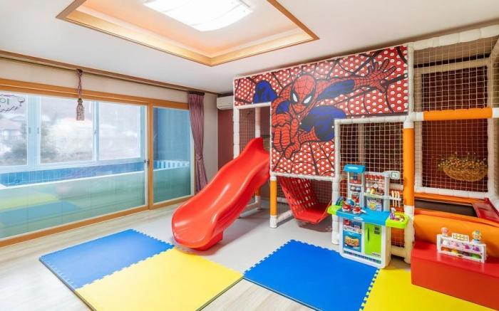 Muju Opera Pension and Kids Pool Villa