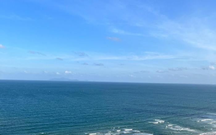 Seaview Luxury 2BR Apartment 25th Floor