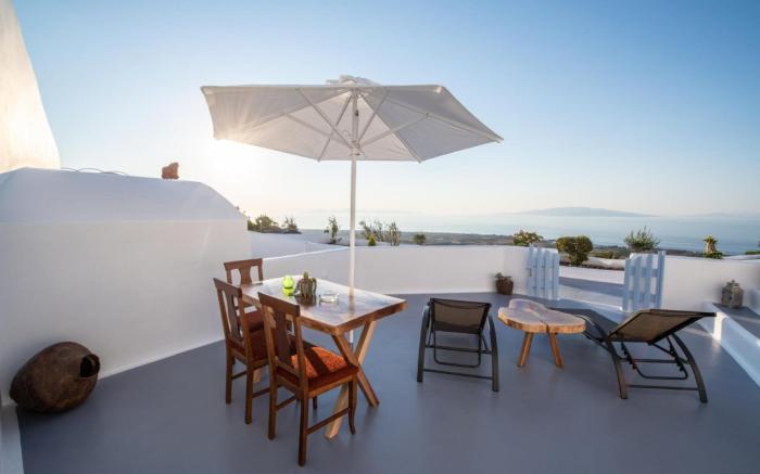 Luxury Cave Suite | Jetted Tub | Sea & Sunset View