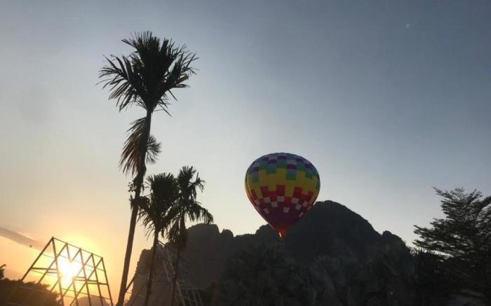 Vang Vieng Romantic Mountain View Resort