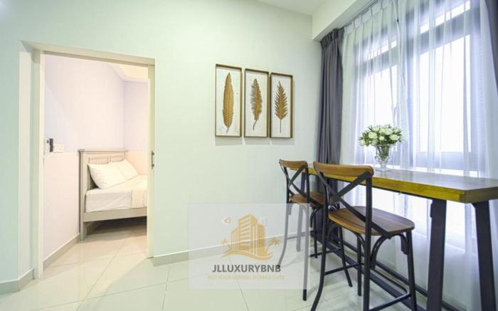 Meridin Executive Suite 4 Room (Level 31)