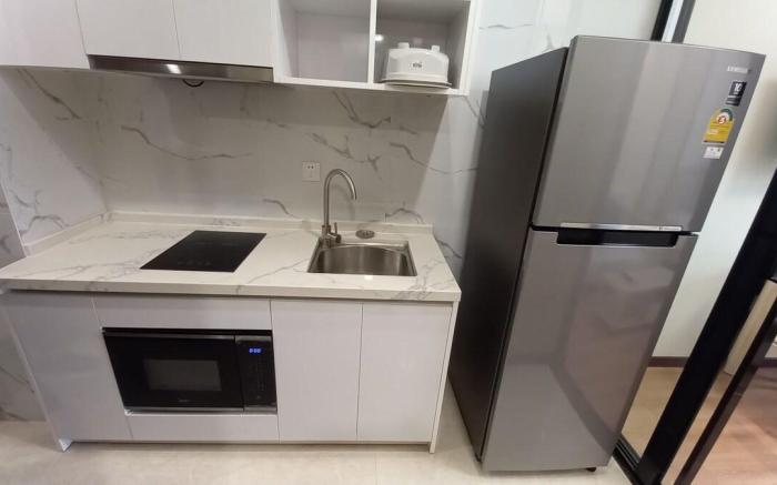 Modern Condo w/ Pool & Gym - 10th Floor