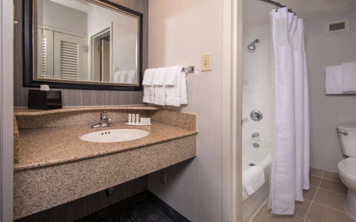 Courtyard by Marriott Fairfax Fair Oaks