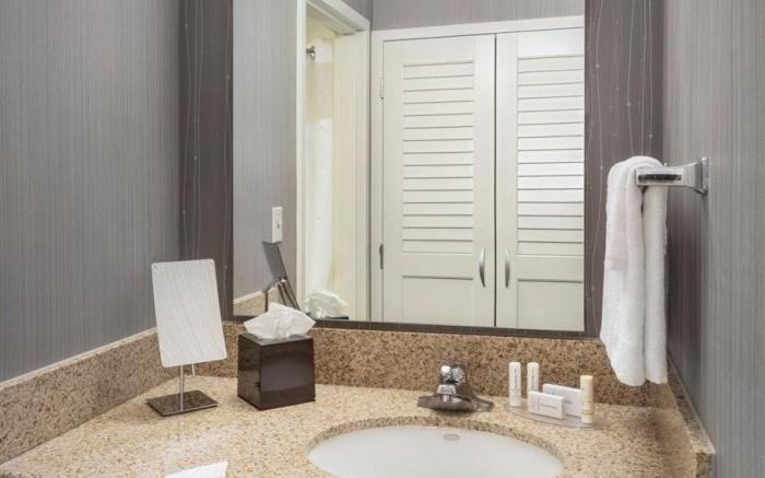 Courtyard by Marriott Newark Liberty International Airport