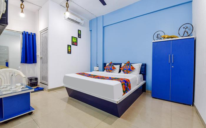 The Solitaire Hotel, Surat