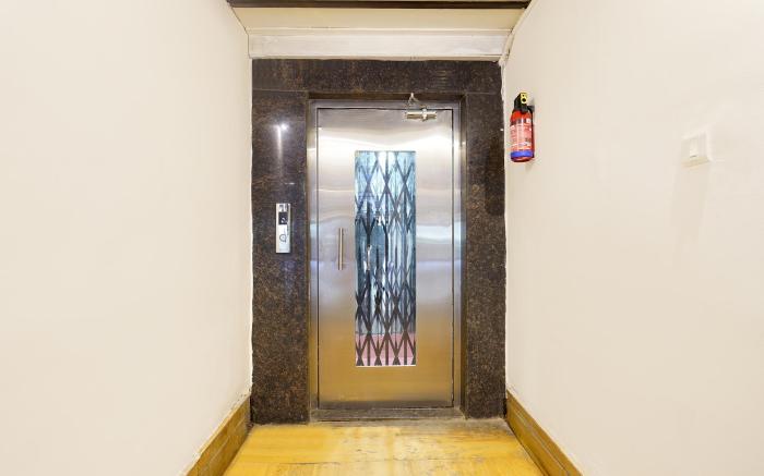 FabHotel WR Grand - Nr RENOVA Hospital, Banjara Hills