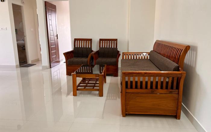 Spacious 2BHK apartment with AC and Balconies 