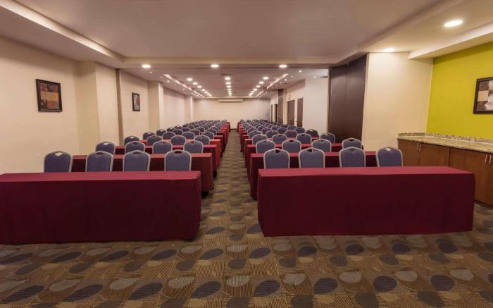 Krystal Urban Monterrey San Jeronimo