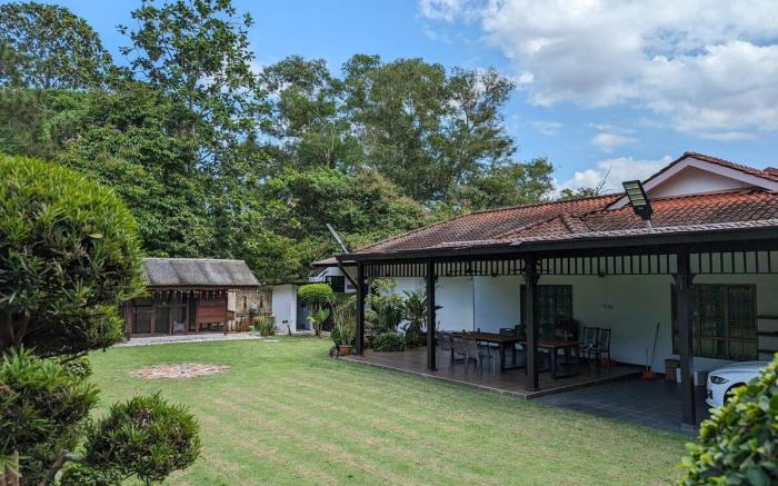 D'Garden Cottage with big field