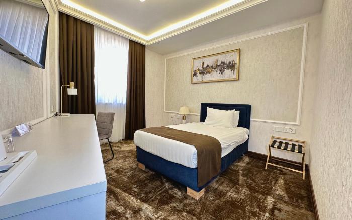 Garnet Mir Hotel