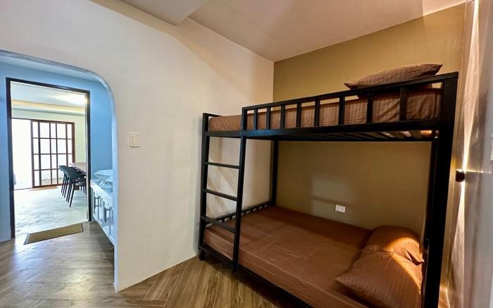 Solstice Suites- Ryan Suite (good for 12-13 pax)