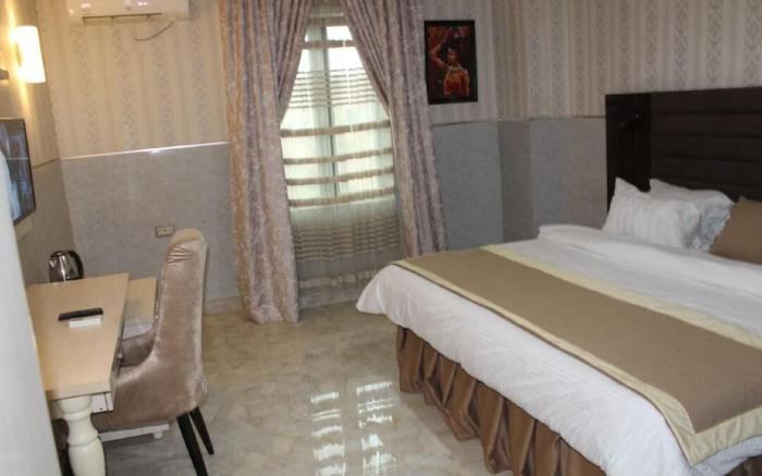Candellux Imperial Hotel and Suites
