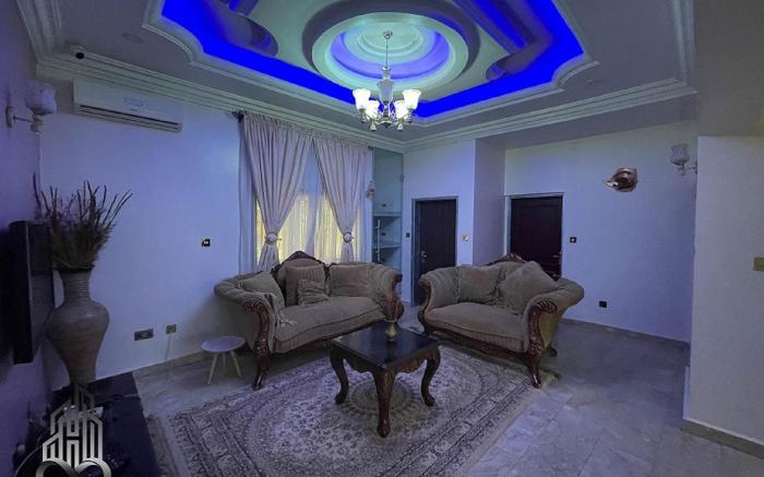 House 8