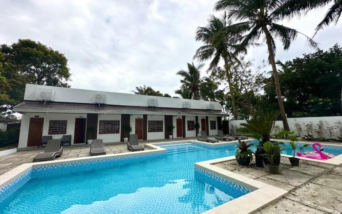 Solstice Suites - Quinn Suite (12-13 pax)