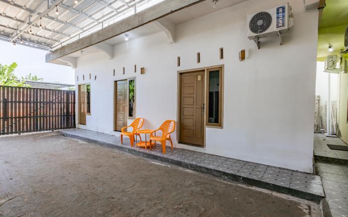 OYO 93714 Guest House Gembul Syariah