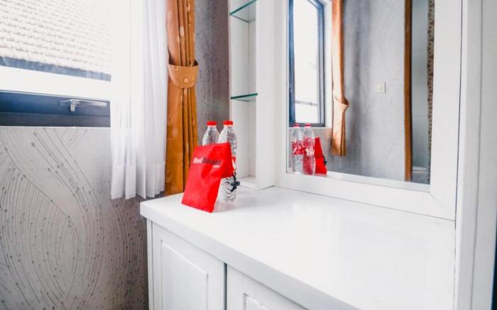 RedDoorz near Taman Rekreasi Selecta