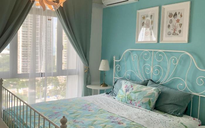 Elegant Seaside Apartment with Amenities