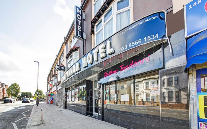 OYO Bostons Manor Hotel, Hanwell London