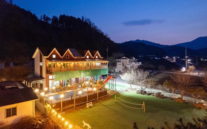 Gapyeong Funny Mungmung rosepet brunch