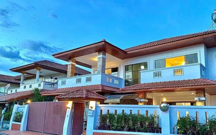 Wst 2.8km,jomtien beach 900m,old villa,5BR