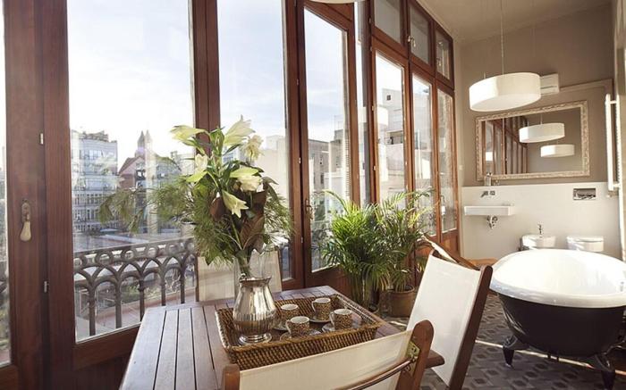 Boutique Apartment with Lift in Rambla Catalunya