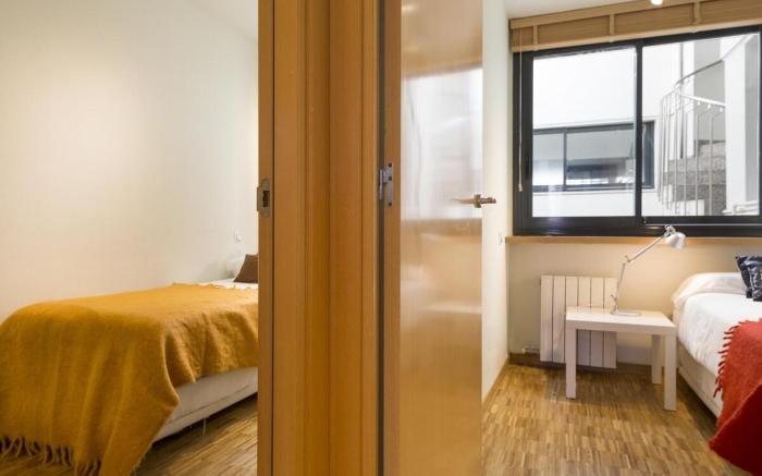 Charming Apartment in the Center w/ Balcony for 6