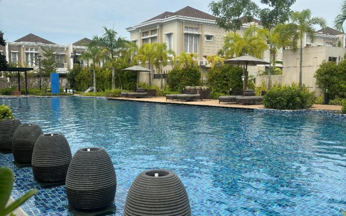 Cozy Botanical Garden House