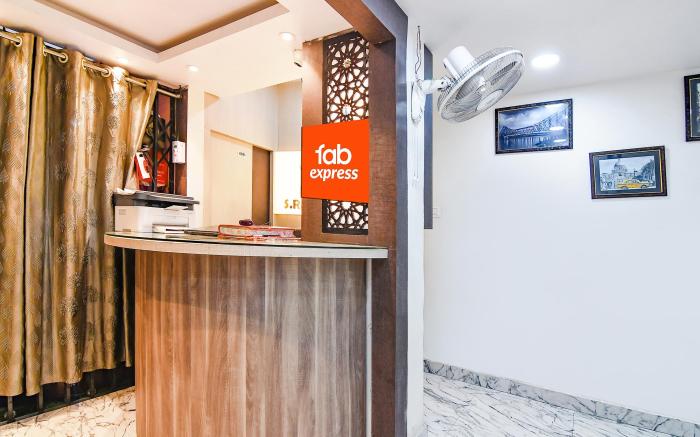 FabExpress SR Royale - Nr. Sealdah Station