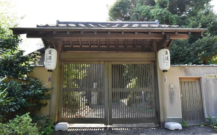 A villa overlooking the Izu sea and a starry sky.