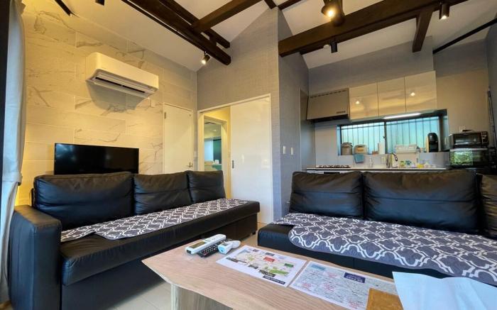 This villa is a 6-minute drive from Omuroyama.