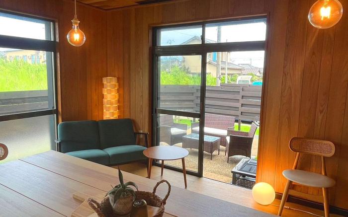 A villa with large garden and bunk beds for kids.