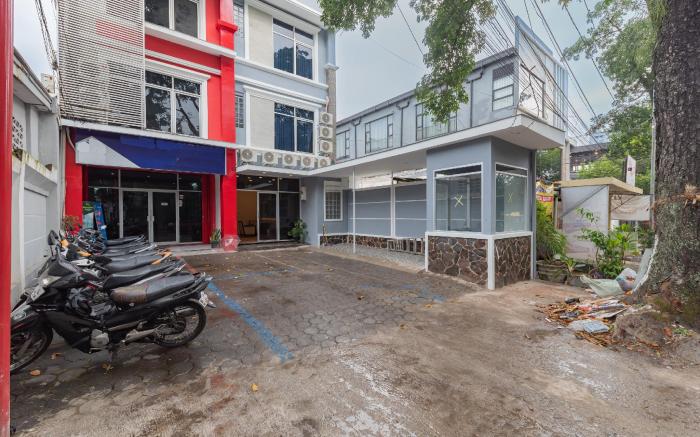 RedDoorz Plus @ Bagusrangin Street 2