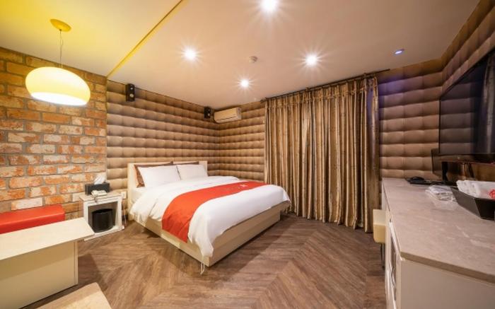 Bucheon (Sangdong) R Hotel