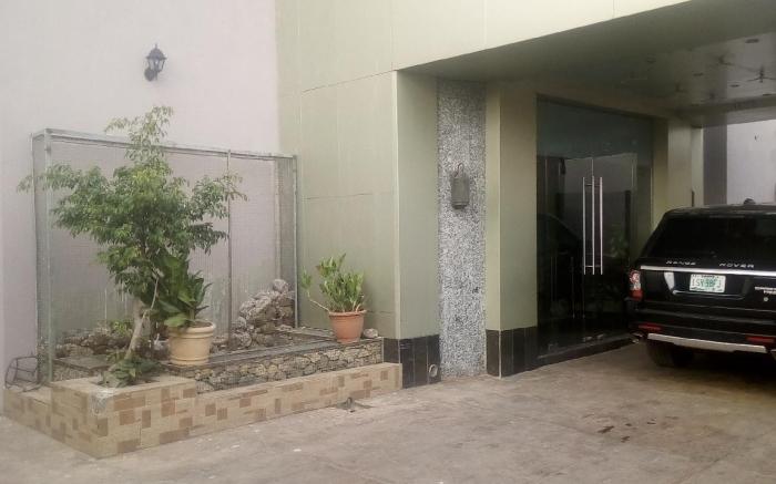 OAKSPRING HOTEL AND LUXURY SUITES