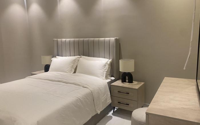 شقه فاخره غرفه وصاله بحي حطين دخول ذكي