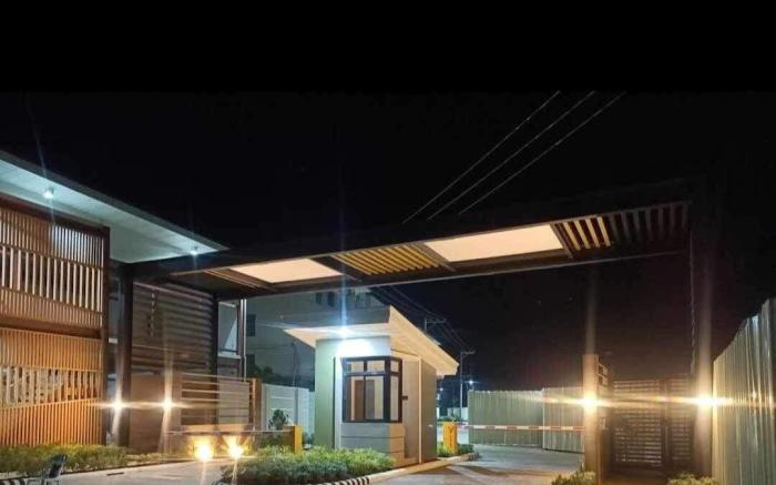 J Tropics Condos in Plumera Mactan/Wi-Fi + Netflix