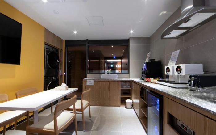 Brown Dot Incheon Nonhyeon Sorae port