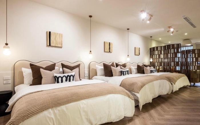 Sleep Inn R10, Room for 3-6 People, near Shuanglian MRT Station and Ningxia Night Market