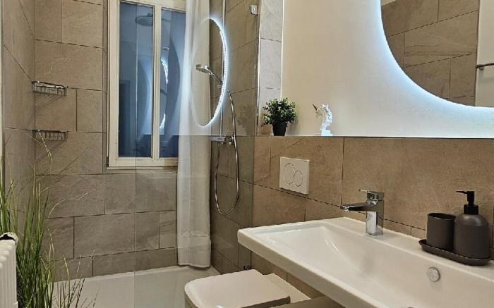 YFB 170m2, Netflix, 1 min Metro, 15 Person, Wifi