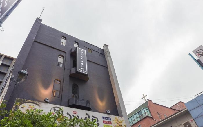 Yeongdeungpo Hotel YOLO