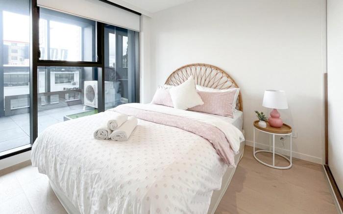 Modern Luxury 2B2B Sky Garden SmartTV