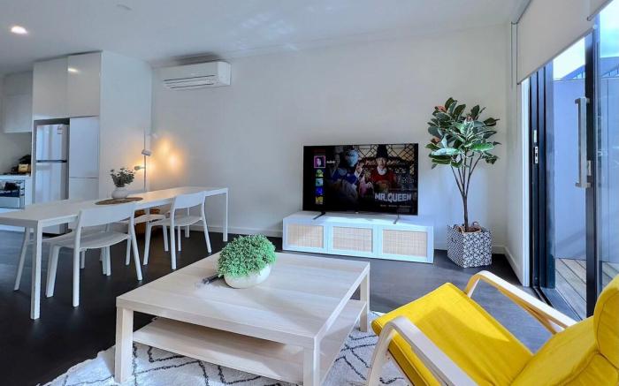 Port Melbourne 3-level TH *FreeParking *Smart TV