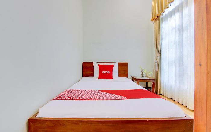 OYO 93789 Mbah Carik Homestay Syari'ah